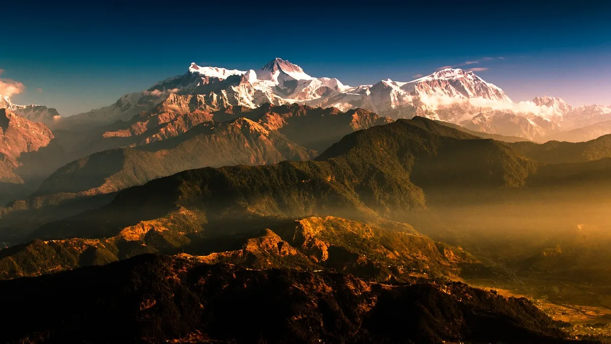Imagen de portada de «Mueren nueve alpinistas por tormenta en el Monte Gurja, Nepal».