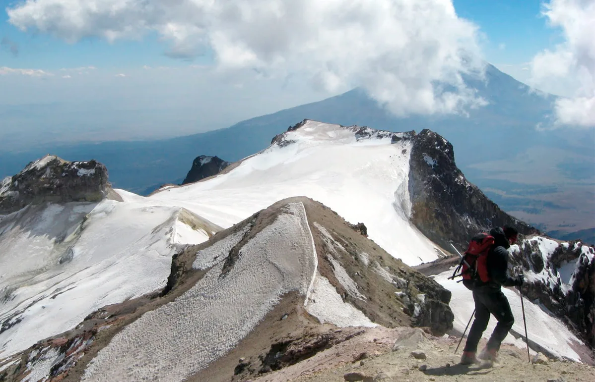 Imagen de portada de «Recomendaciones de seguridad del Socorro Alpino para correr en la montaña».