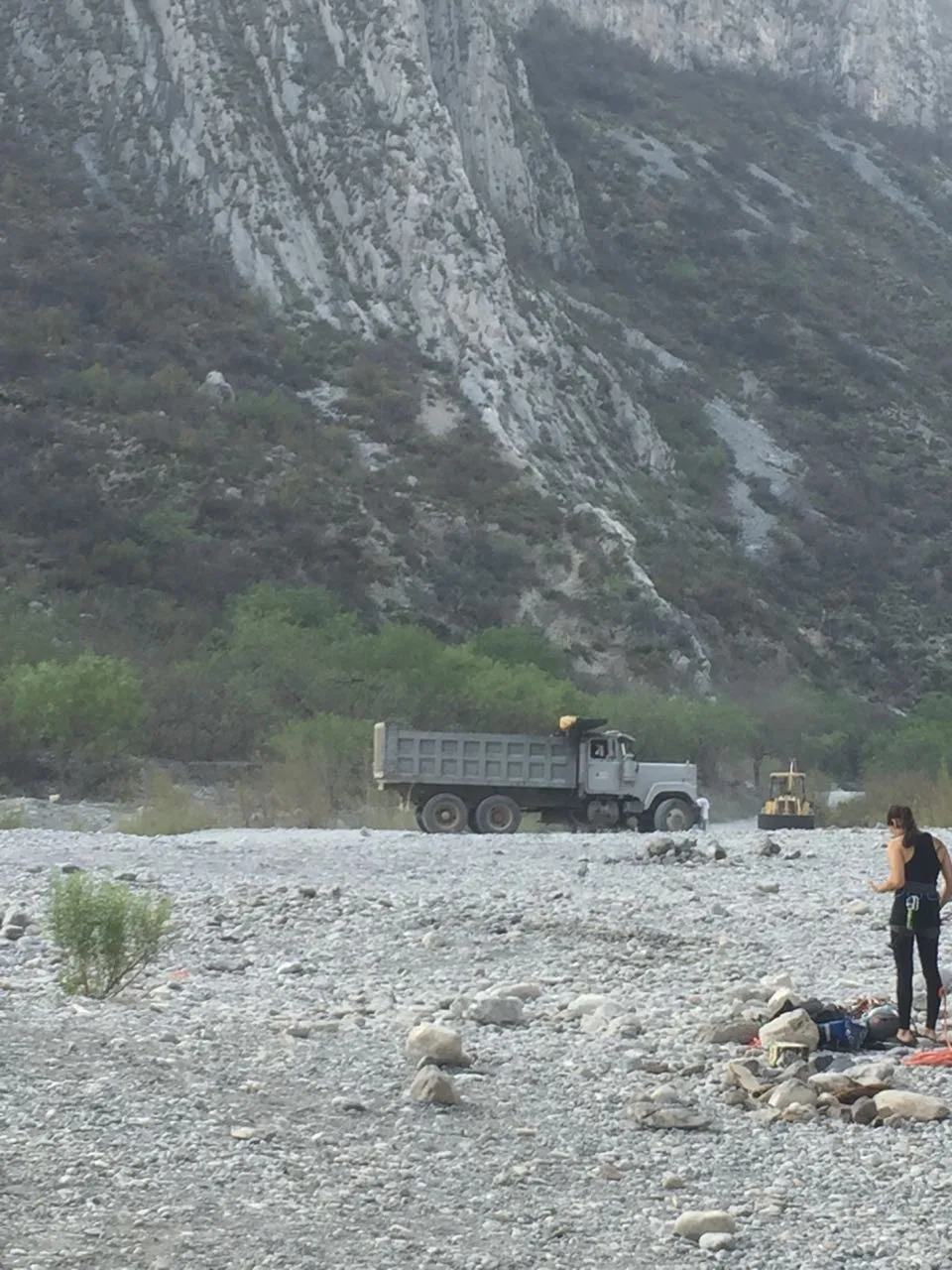 Imagen del archivo de «Escaladores y medios frenan saqueo de piedra en La Huasteca».