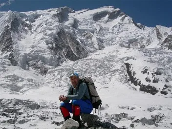 Al pie de la pared oeste del Annapurna.