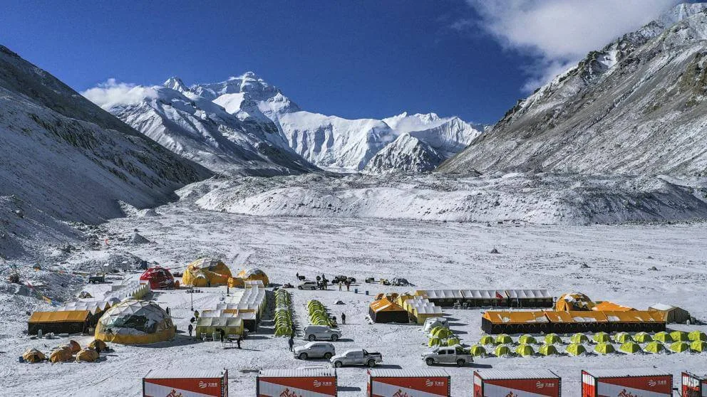 Imagen de portada de «Equipo chino realiza medición más reciente del Everest».