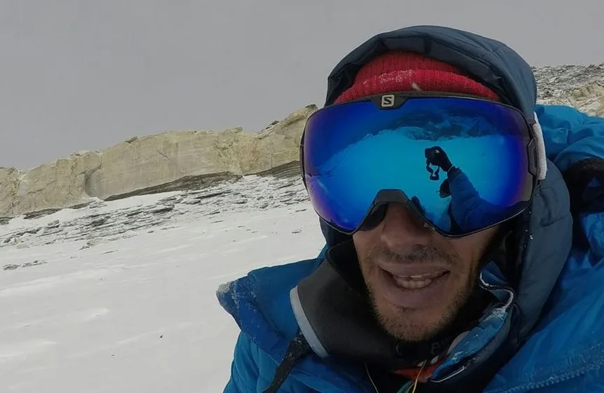 Imagen de portada de «Kilian Jornet: dos ascensos al Everest en menos de una semana».