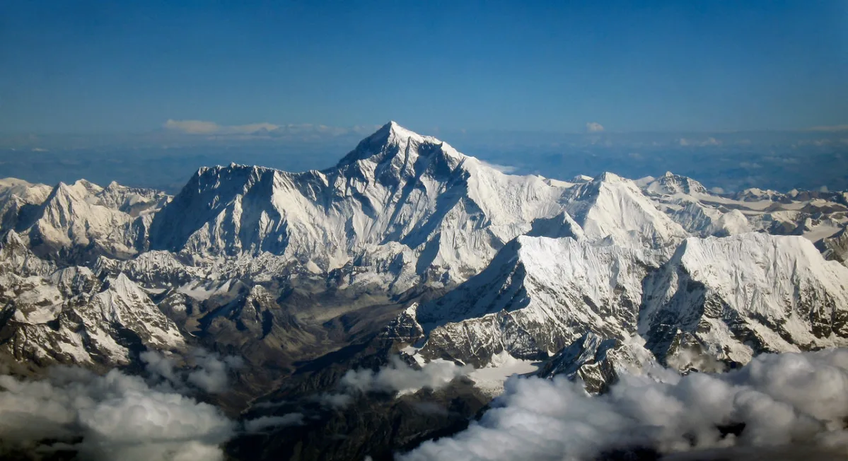 Imagen de portada de «Campaña de limpieza del Everest: retiran más de tres toneladas de basura».