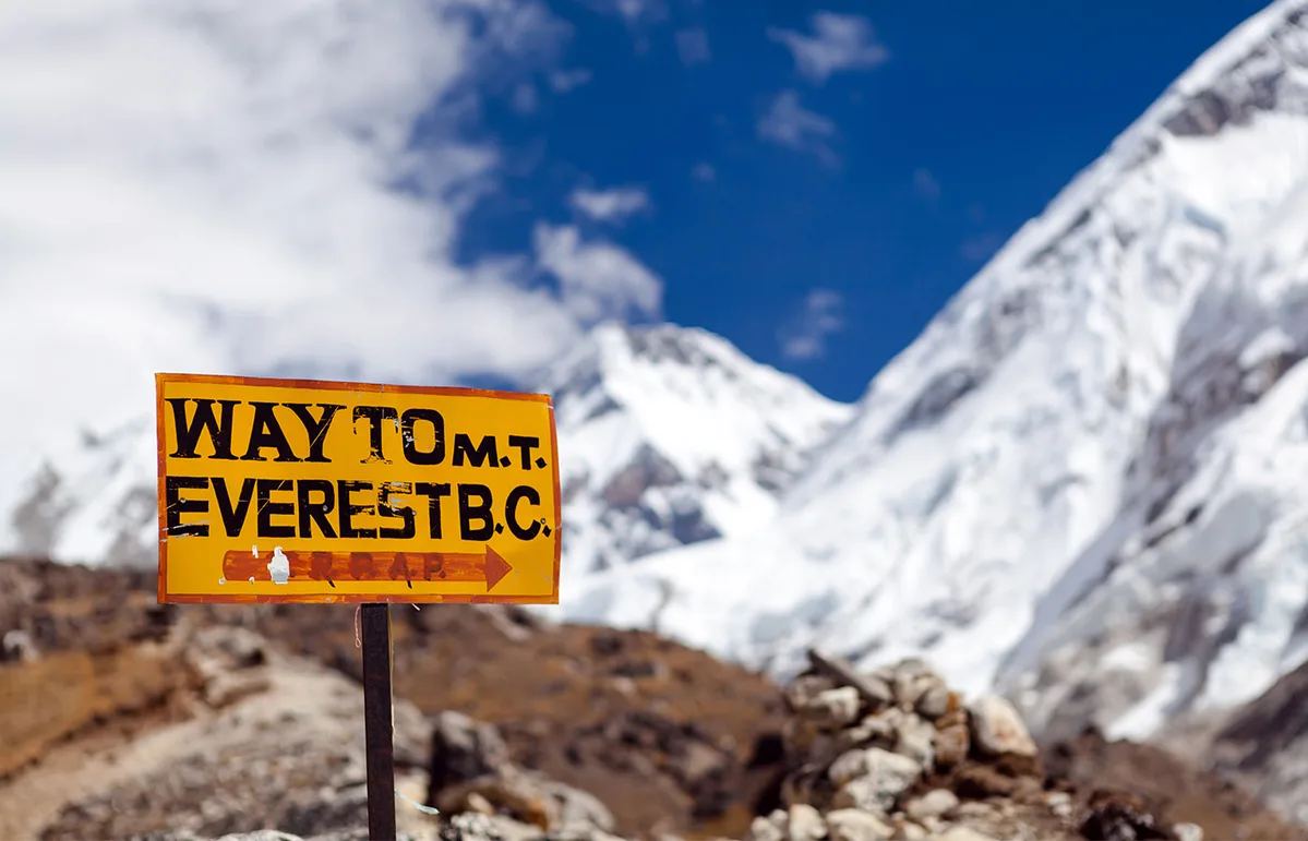 Imagen de portada de «Mexicanas van al Everest a correr el maratón de mayor altitud del mundo».