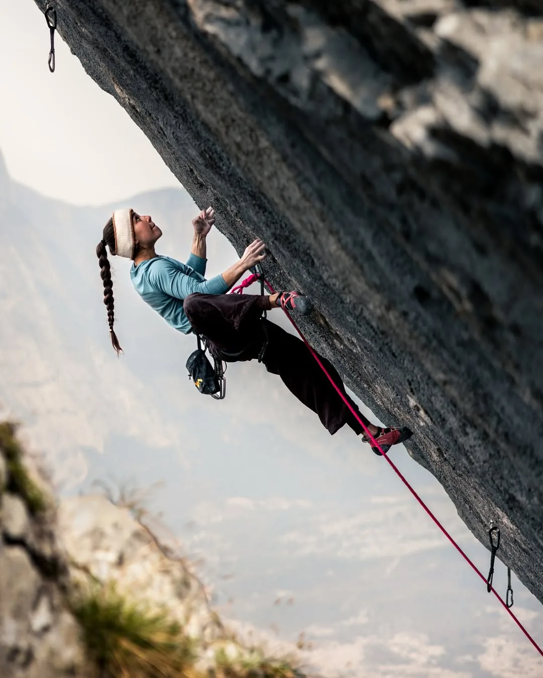 Imagen de portada de «Brooke Raboutou encadena Excalibur (9b+/5.15c): Carta a la primera mujer en escalar el grado».