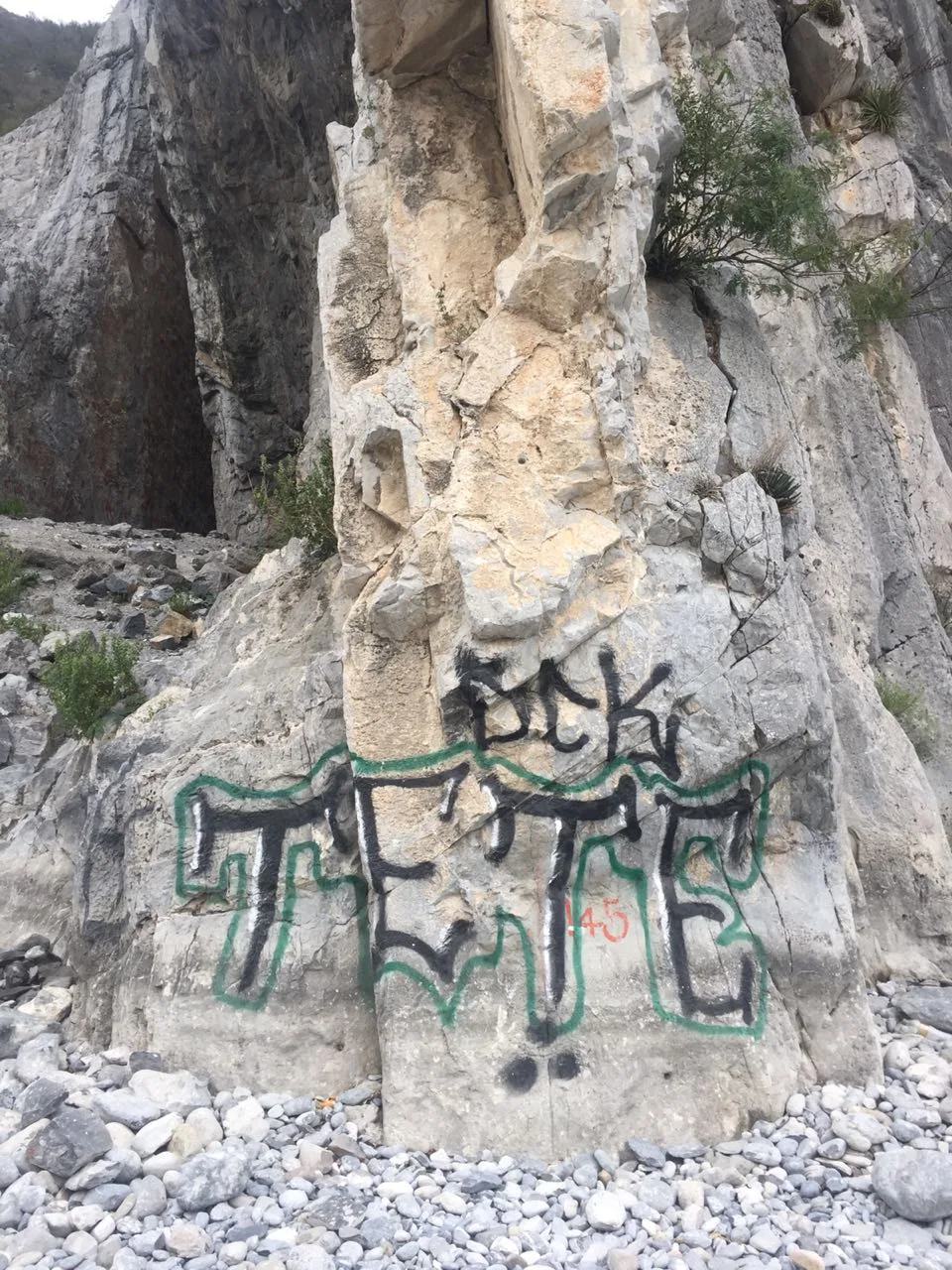 Imagen del archivo de «Washteca: un proyecto de limpia de graffitis en la Huasteca, Nuevo León».
