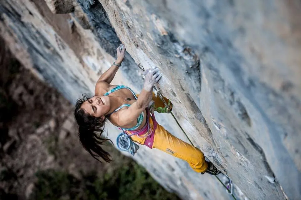Imagen de portada de «Larissa Arce encadena Dante´s Inferno, 5.13d en El Salto».