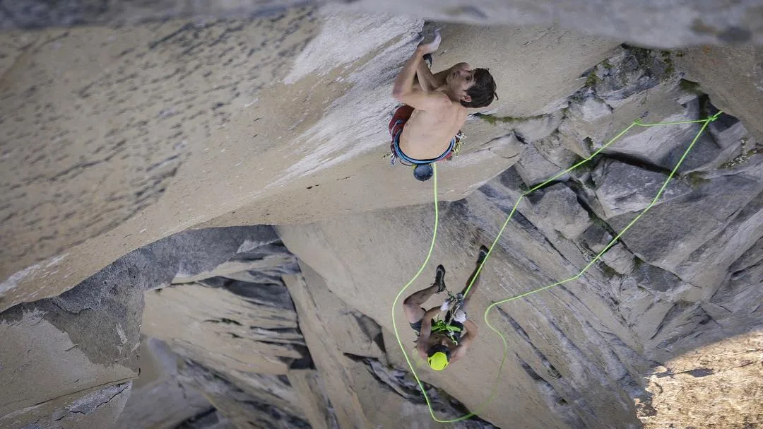 Imagen de portada de «¡Lo hicieron! Honnold y Caldwell escalan La Nariz en menos de dos horas».