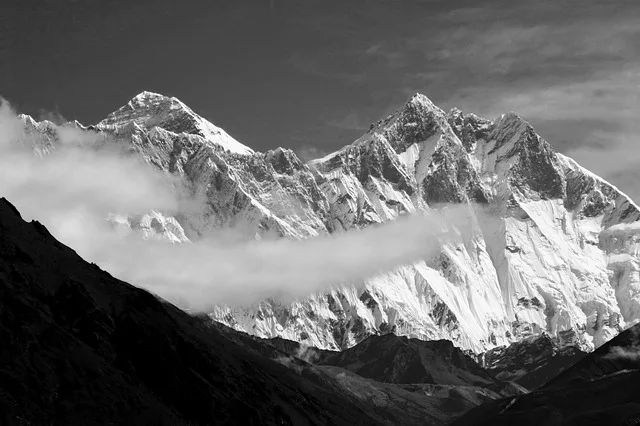 Imagen del archivo de «Empresa te lleva, sin esfuerzo, a la cima del Everest, el basurero más alto del mundo».