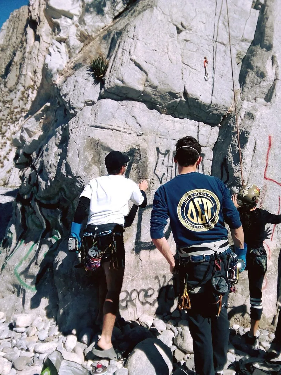 Imagen del archivo de «Washteca: un proyecto de limpia de graffitis en la Huasteca, Nuevo León».