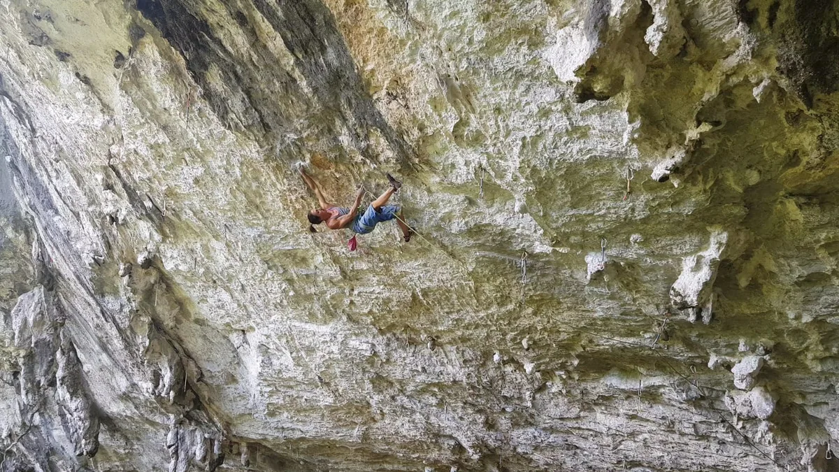 Imagen de portada de «Entrevista a Cintia Percivati: 18 años escalando y el 1er 5.14b femenil en LATAM».