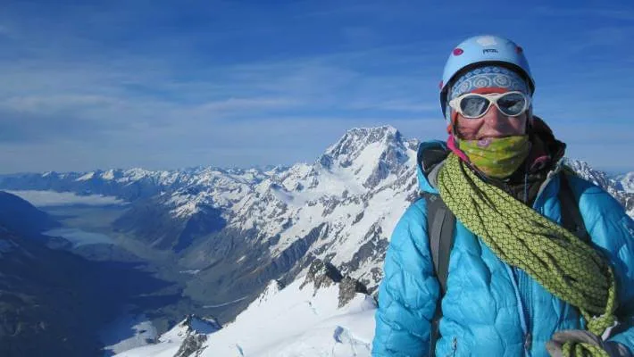 Imagen de portada de «Lydia Bradey: historia de la 1ra mujer en escalar el Everest sin oxígeno suplementario».