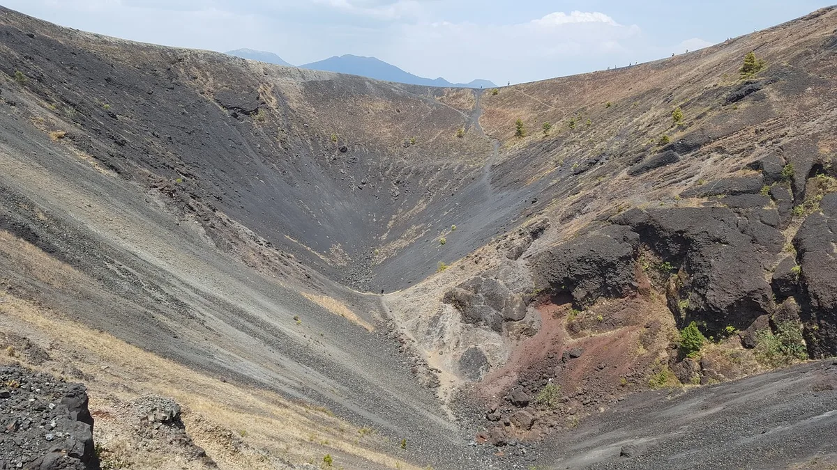 Imagen de portada de «El Pueblo Cubierto de Lava: documental mexicano sobre el Paricutín».