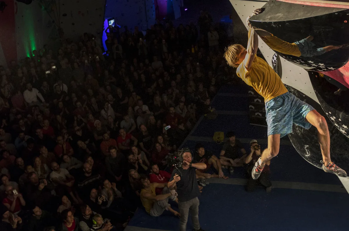 Imagen de portada de «Alex Megos gana La Sportiva Legends Only 2018: contra los mejores».