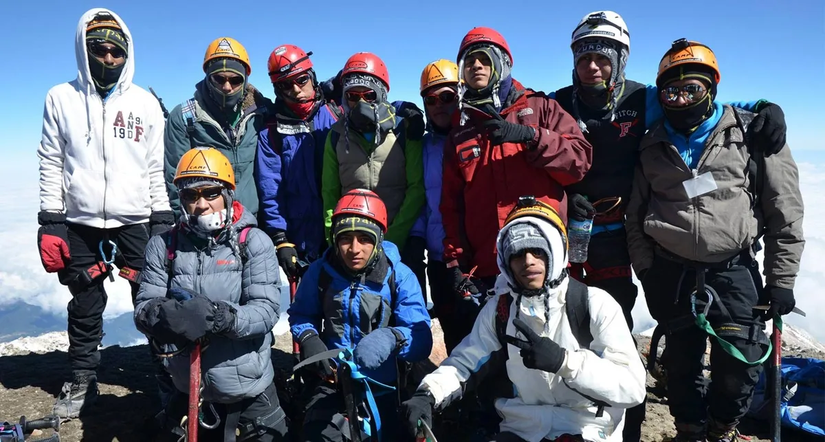 Imagen de portada de «La Cima de tu Vida continúa: el montañismo en favor de la juventud».