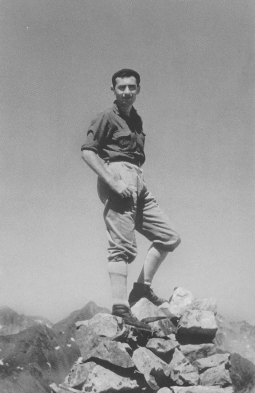 Imagen del archivo de «De paisaje, turismo y montañismo; entrevista a Eduardo Martínez de Pisón, alpinista y geógrafo erudito».