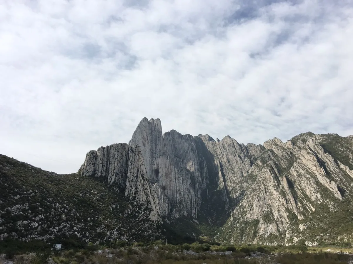 Imagen de portada de «Washteca: un proyecto de limpia de graffitis en la Huasteca, Nuevo León».