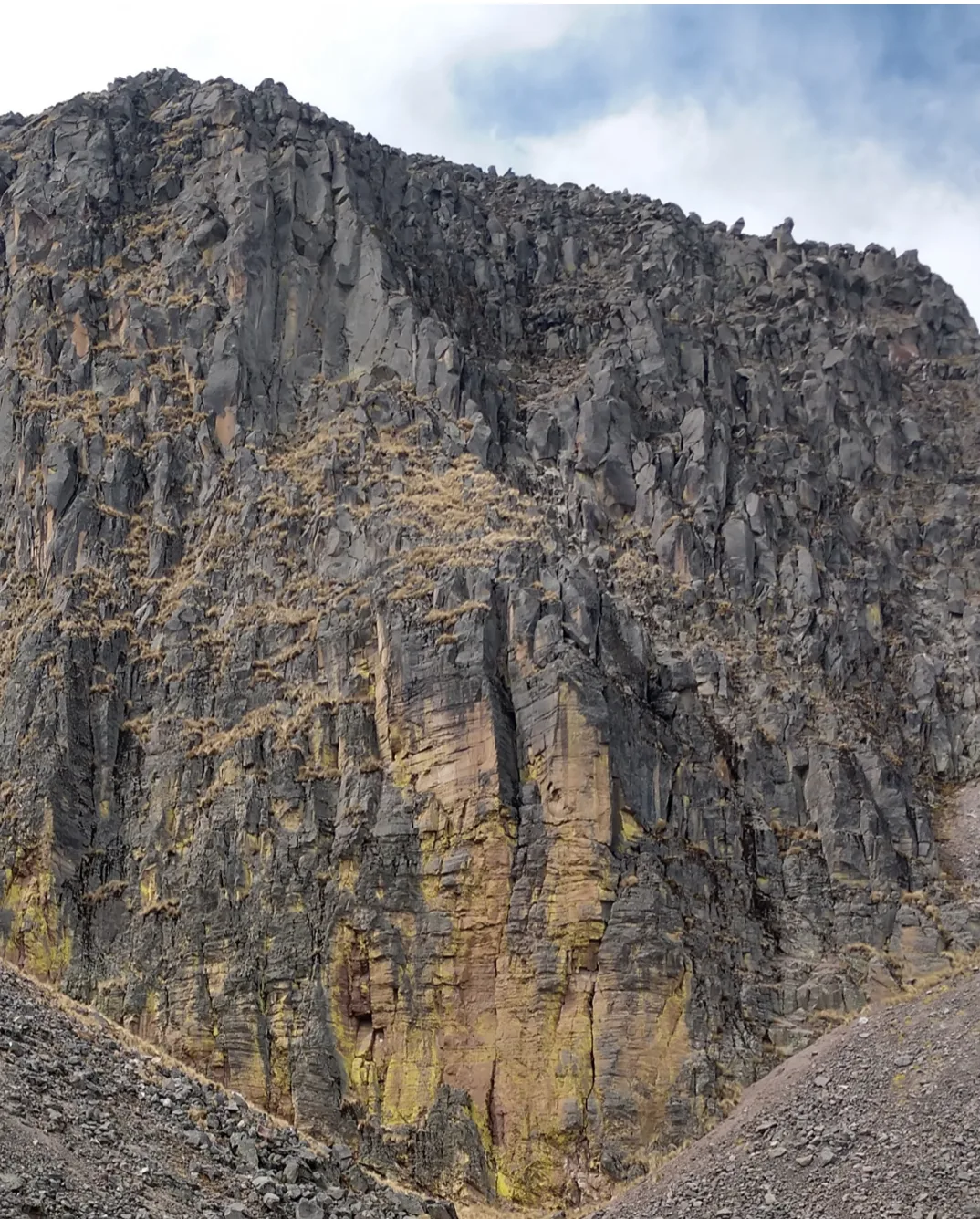 Imagen del archivo de «Relato: "Dolor, y gloria a la vieja escuela", nueva ruta de escalada en Nevado de Toluca».