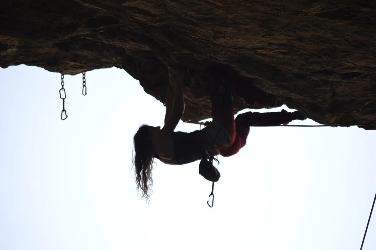 Imagen del archivo de «Video: Elisa Casares encadena Rarotonga 5.13d, en la Cueva del Arenal».