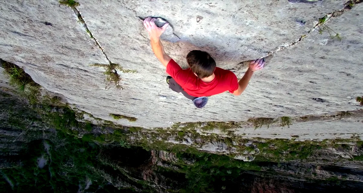Imagen de portada de «Sendero Luminoso: cuando Honnold escaló en solo integral 450m en México».
