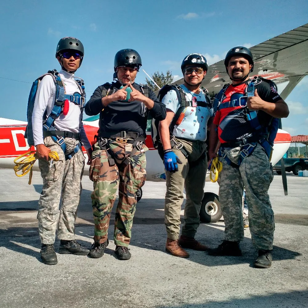 Foto: Paracaidismo y Montaña