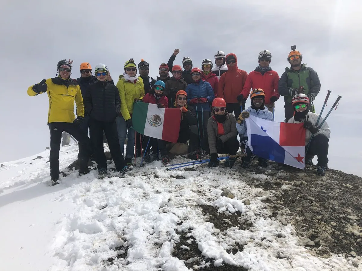 Imagen de portada de «Daniel Navarro logra 500 cumbres al Iztaccíhuatl: "lo valioso es todo lo compartido"».