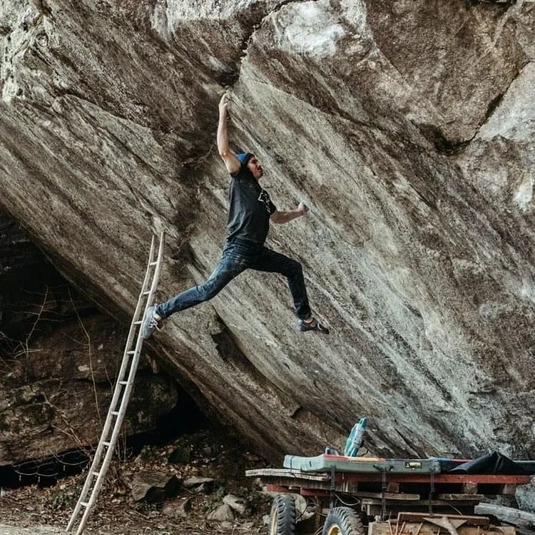 Imagen de portada de «Jimmy Webb y Daniel Woods repiten Off The Wagon Low V16, en Suiza».
