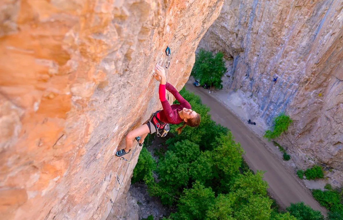 Imagen de portada de «Paige Claassen encadena Shadowboxing 5.14d, primer ascenso femenil».