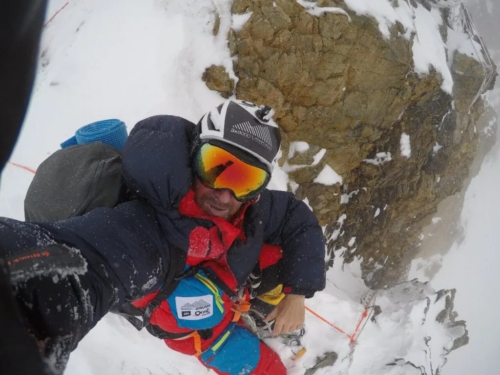 Bajando entre la tormenta del K2 (chimenea house)