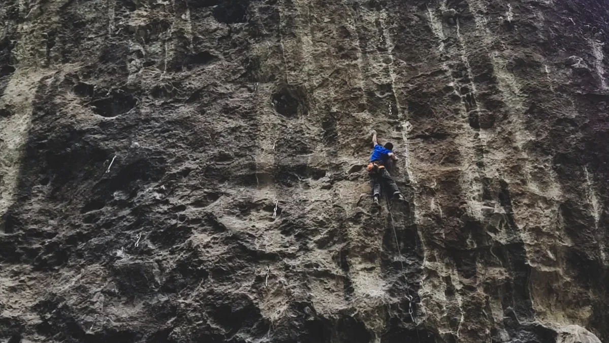 Imagen de portada de «Javier Serratos encadena la ruta más dura de México: Lujuria (5.14d)».