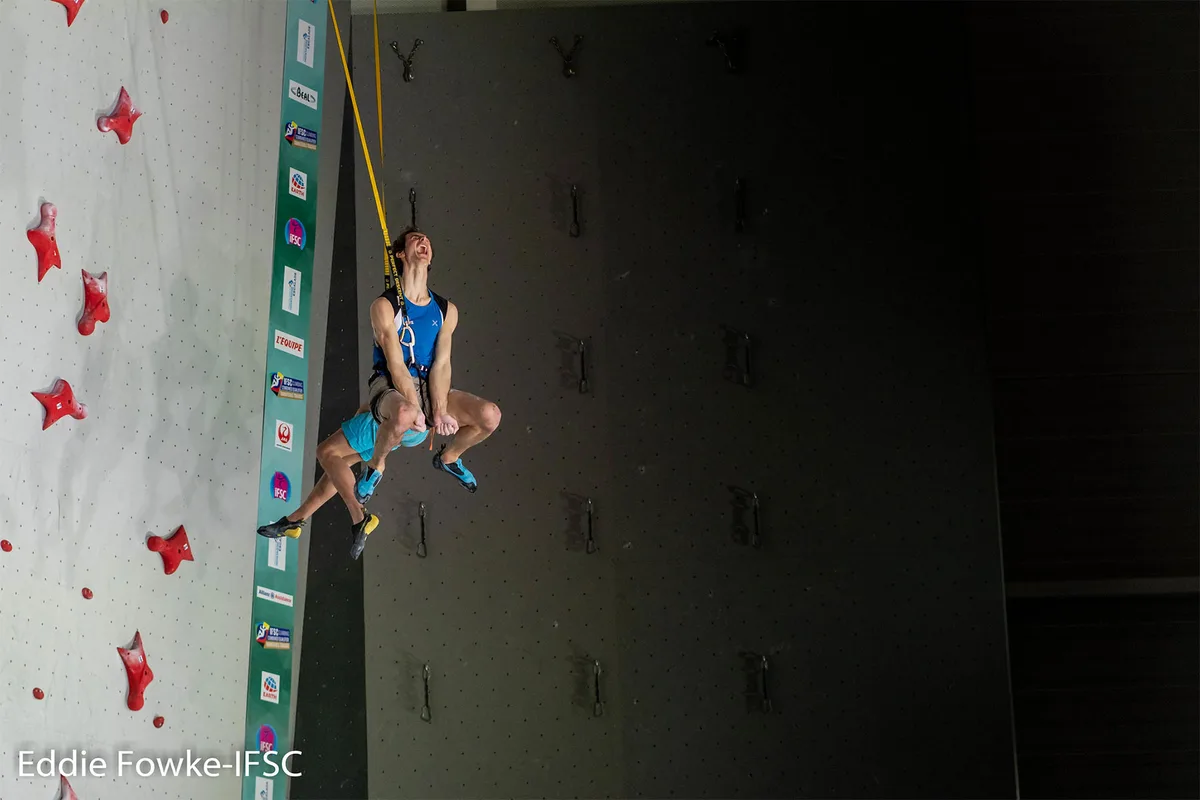Imagen de portada de «Adam Ondra sí va a Tokio 2020: logra clasificación en Toulouse».