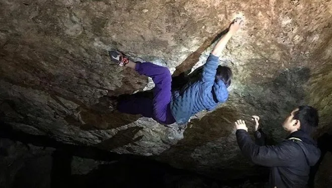 Imagen de portada de «Mishka Ishi se convierte en la escaladora más joven en ascender V15».