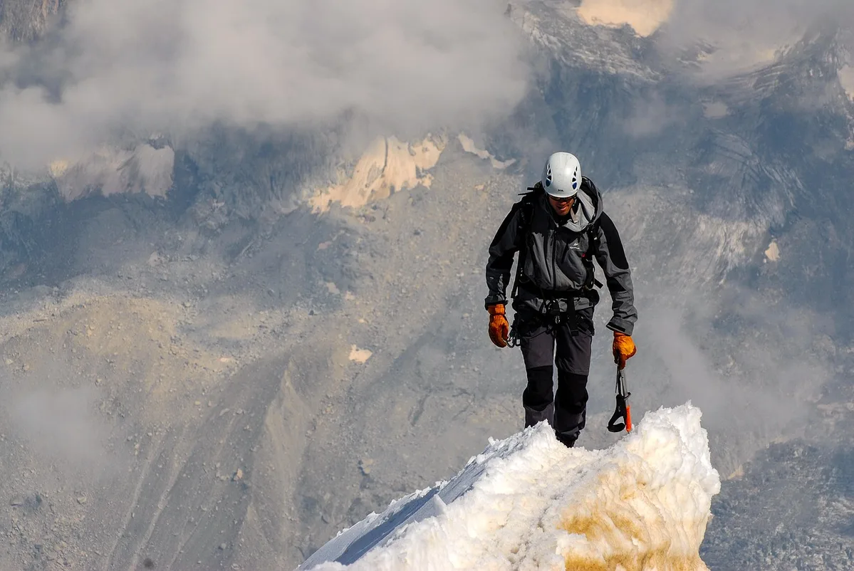 Imagen de portada de «Alpinismo: Patrimonio Cultural Intangible de la Humanidad por la UNESCO».