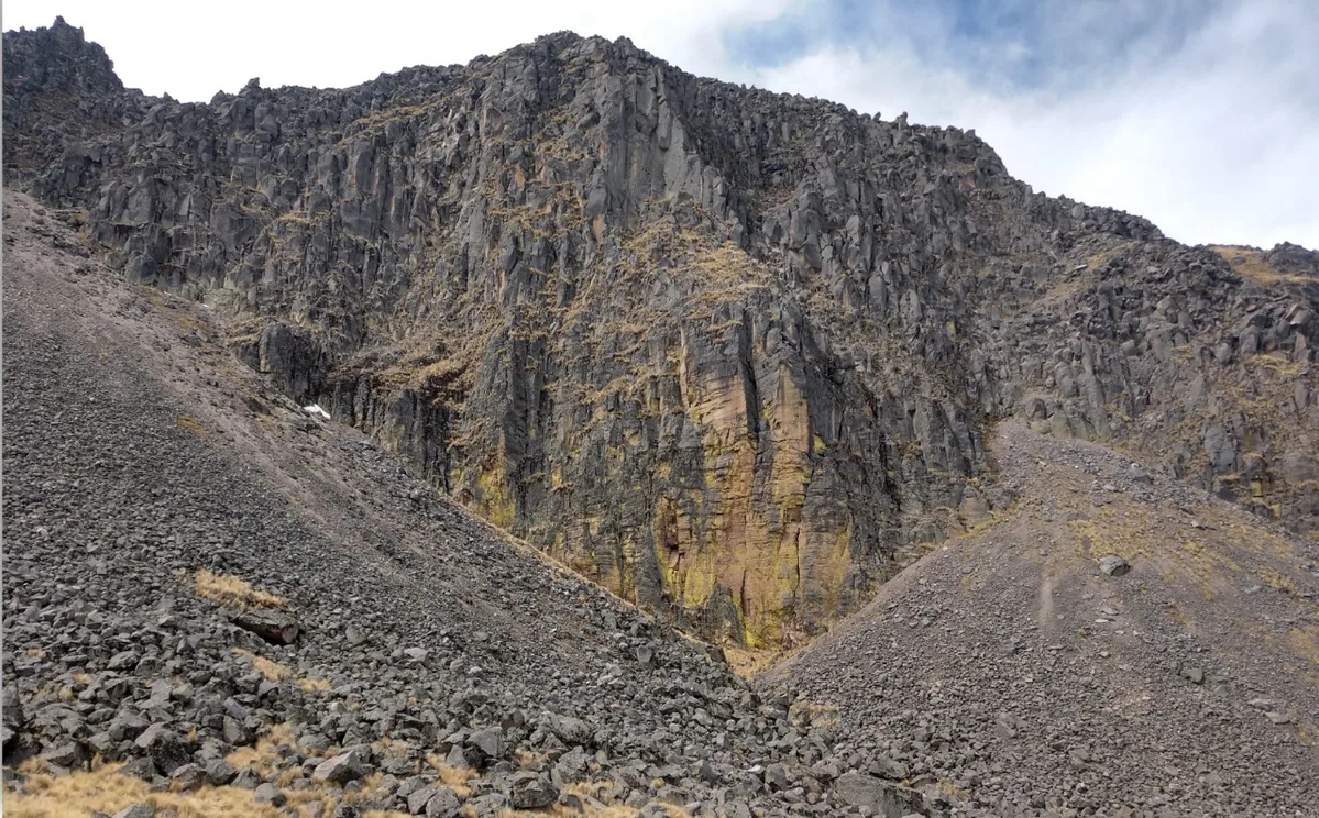 Imagen de portada de «Relato: "Dolor, y gloria a la vieja escuela", nueva ruta de escalada en Nevado de Toluca».