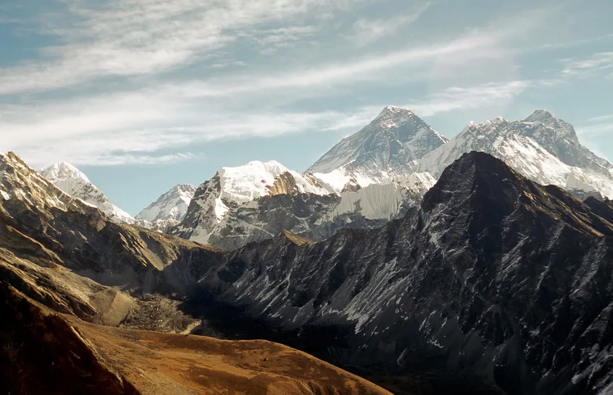 Imagen de portada de «Cierra temporada 2018 en el Everest con más de 400 visitantes y nuevos récords».