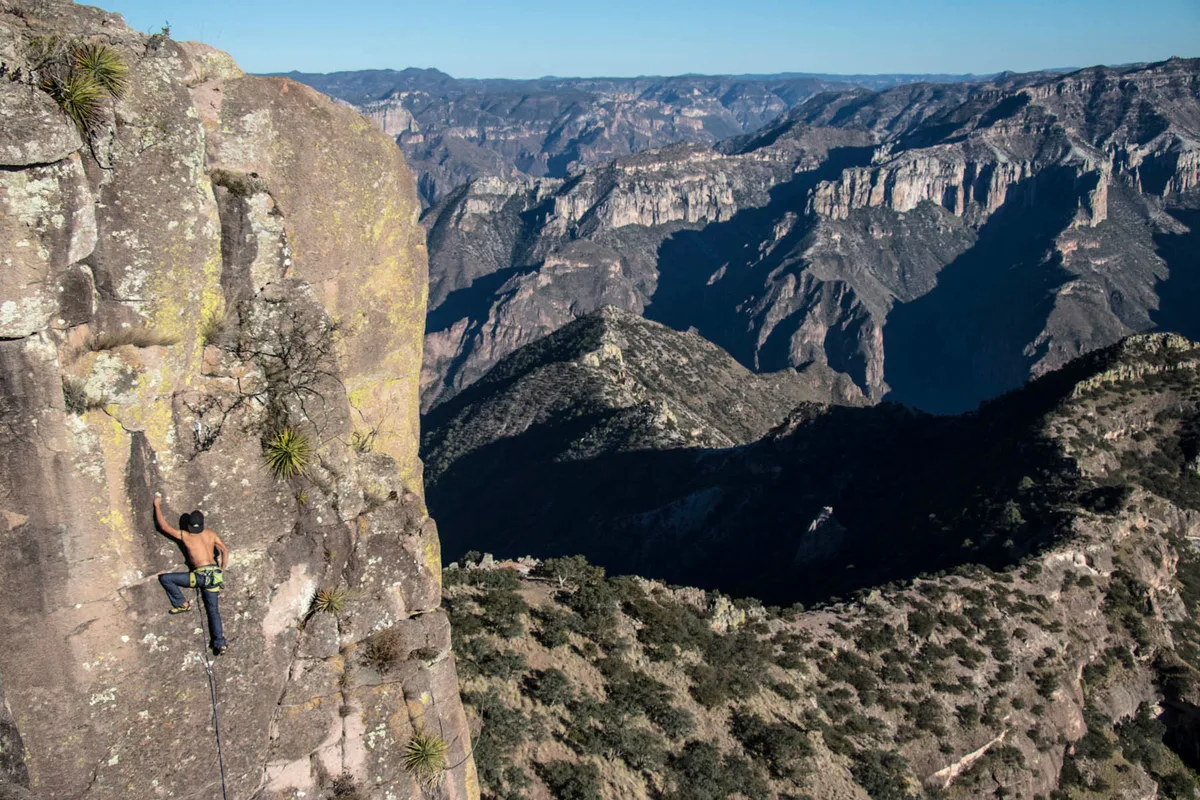 Imagen de portada de «Barrancas del Cobre, documental de la Fundación México Vertical en el FFF19».