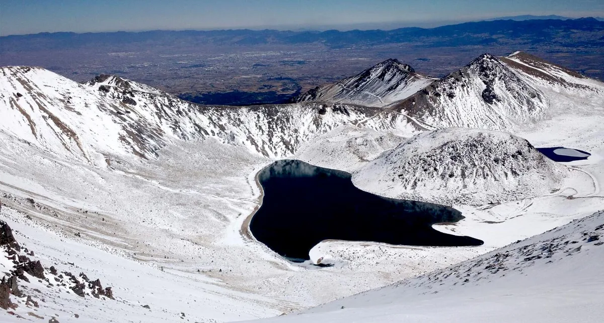 Imagen de portada de «Accidentes marcan fin de semana de #nieve; más de 3 mil visitantes en Iztaccíhuatl».