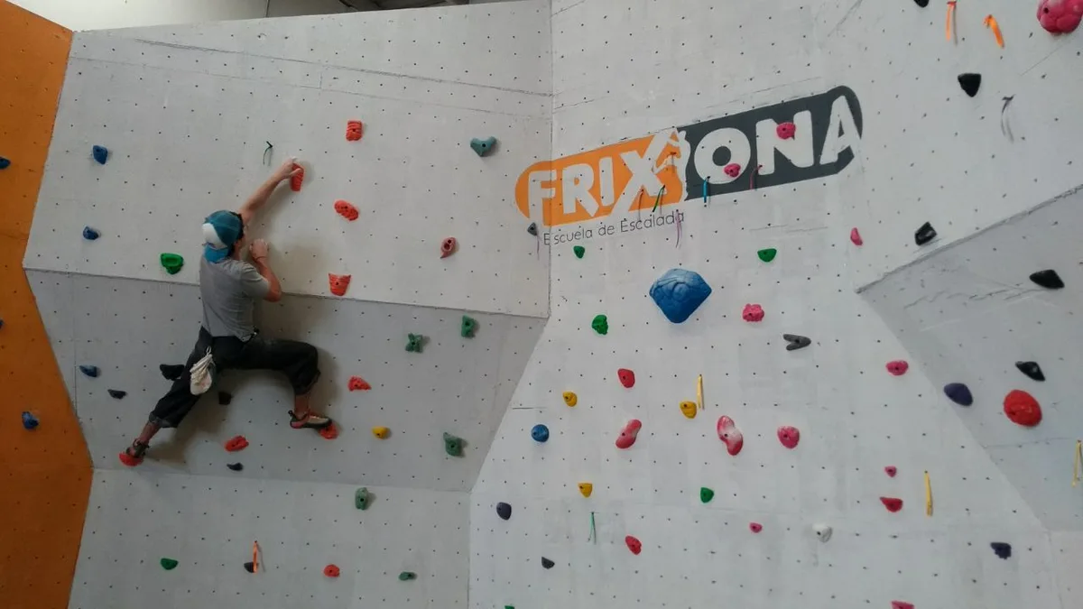 Imagen de portada de «Toluca ya tiene muro: inauguran Frixiona Escuela de Escalada».