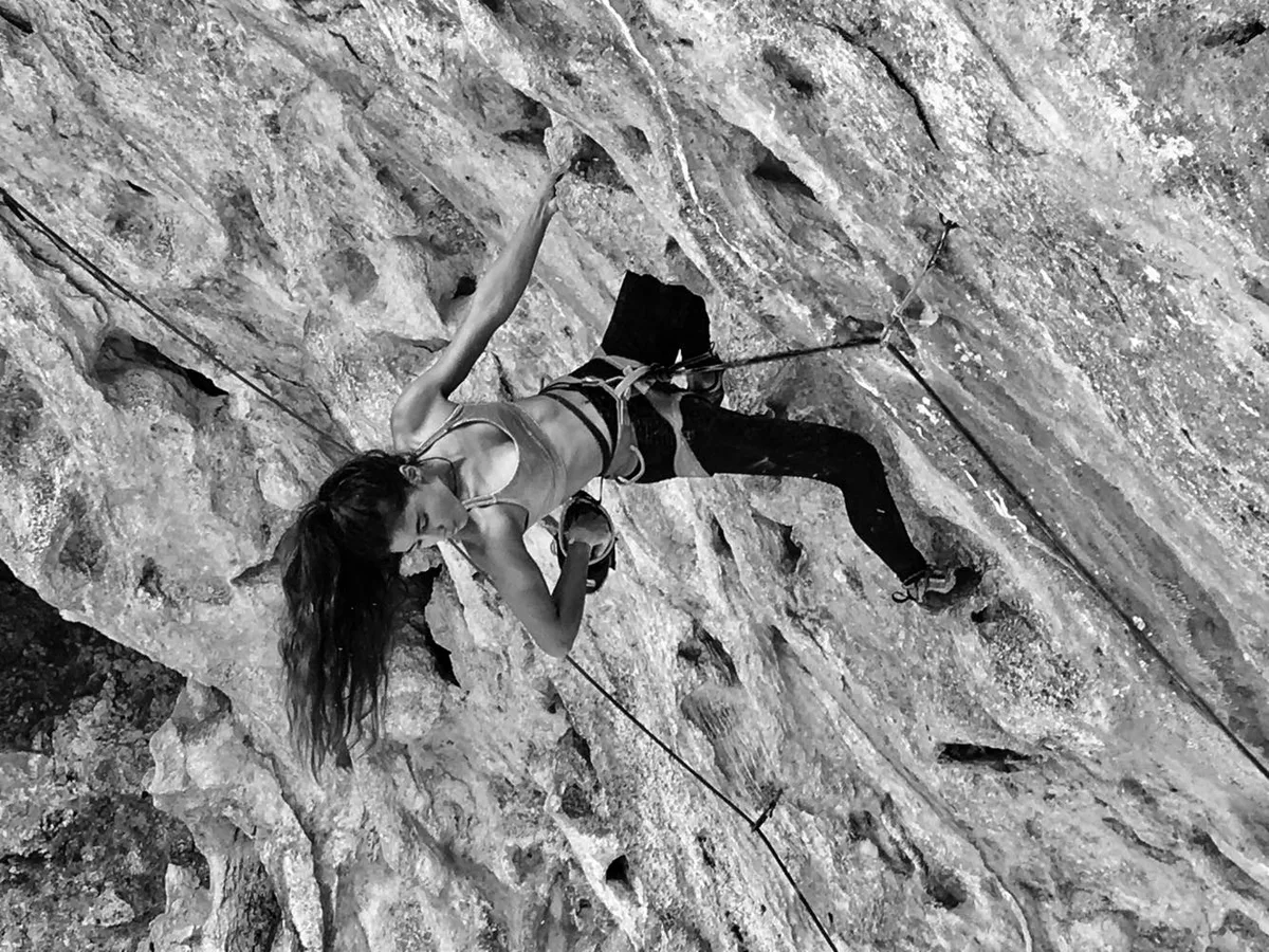 Imagen de portada de «Los grados de la escalada en roca, breve explicación y tabla de conversión».