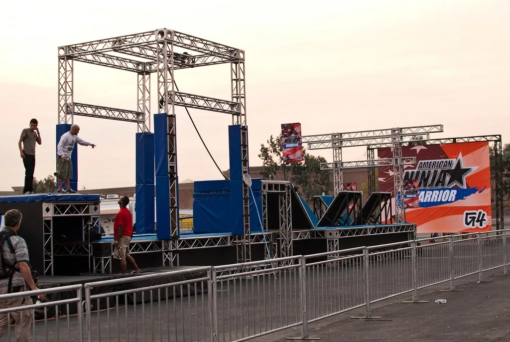 Imagen de portada de «Diego González y Santi de Alba participan en American Ninja Warrior».
