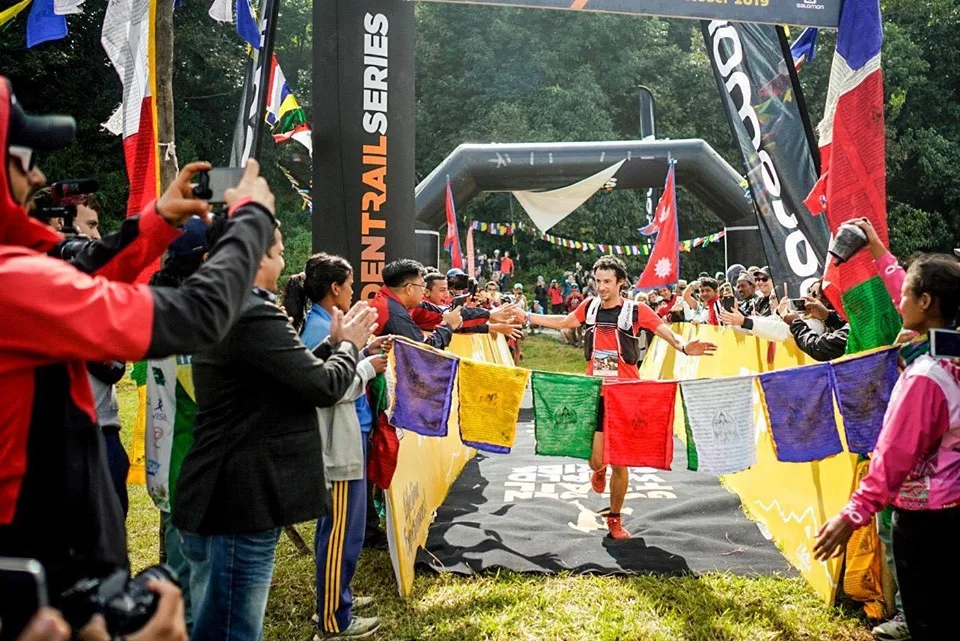 Imagen de portada de «Kilian Jornet: campeón absoluto del Golden Trail Series 2019 tras ganar en Nepal».