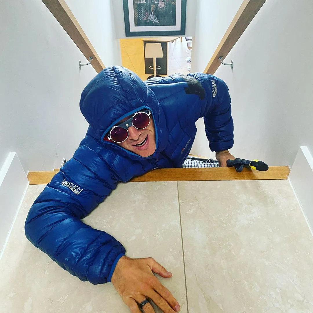 Imagen de portada de «Ed Jackson, ex jugador de rugby cuadripléjico, escala Everest en casa y con causa».