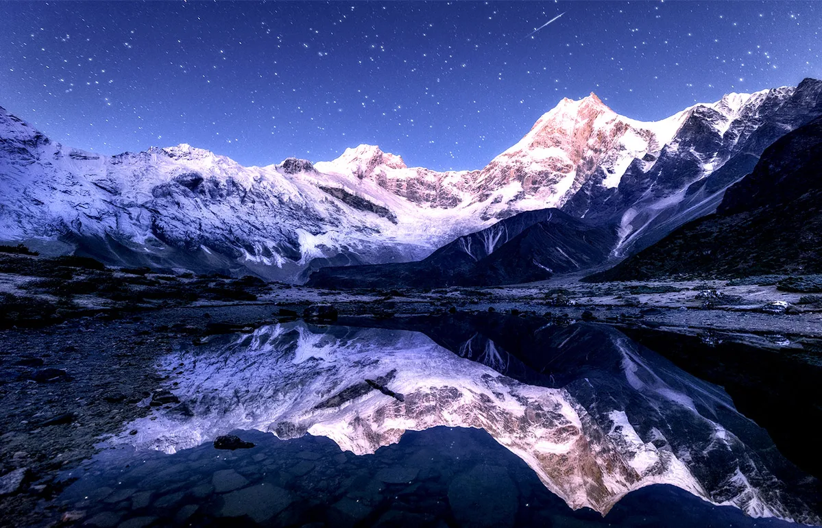 Imagen de portada de «Time lapse del Everest: tiempo y belleza sobre la montaña más alta del mundo».