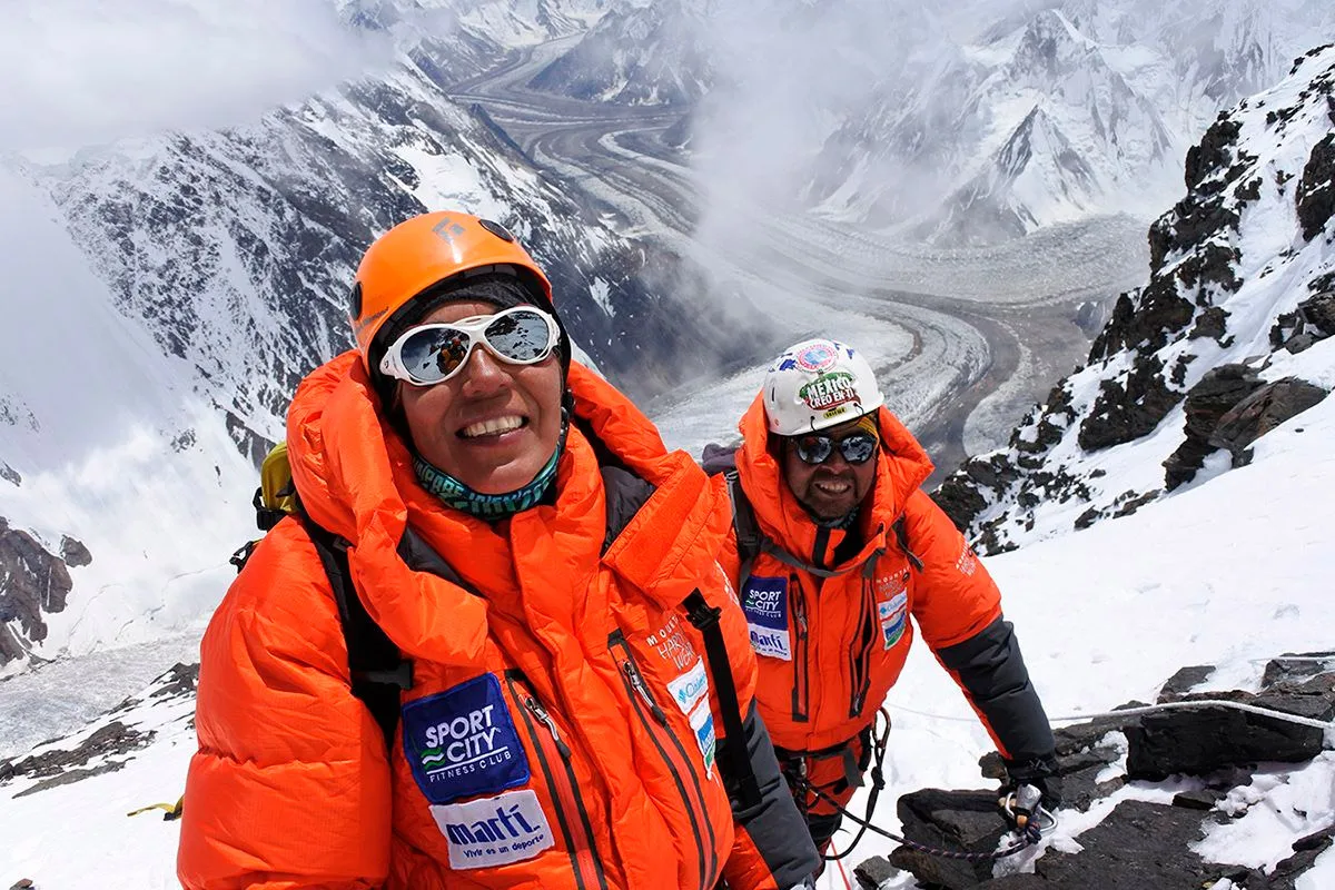 Imagen de portada de «Badía Bonilla podría ser la primer mexicana en encumbrar el K2, 9no ochomil de Una Pareja en Ascenso».