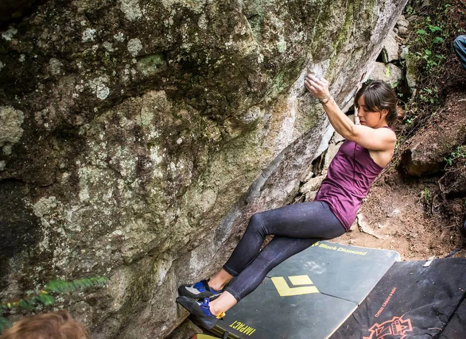 Imagen del archivo de «Fernanda González encadena Momento (V10) en Mineral del Chico».