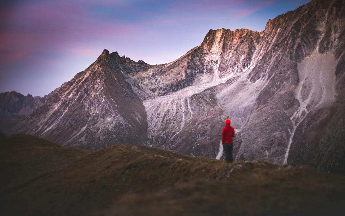 Imagen de portada de «Aprender de la montaña: filosofía outdoor más allá del turismo y el consumo».