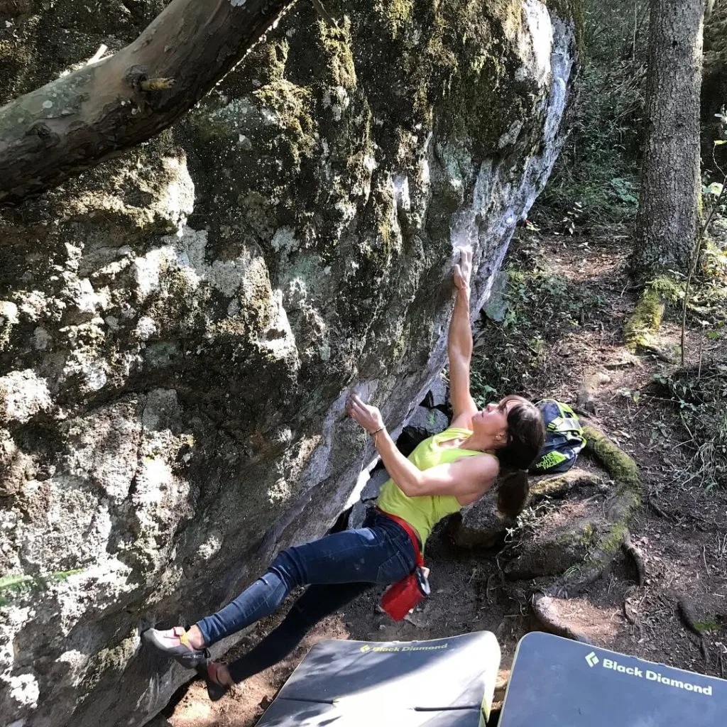 Imagen del archivo de «Fernanda González encadena Momento (V10) en Mineral del Chico».