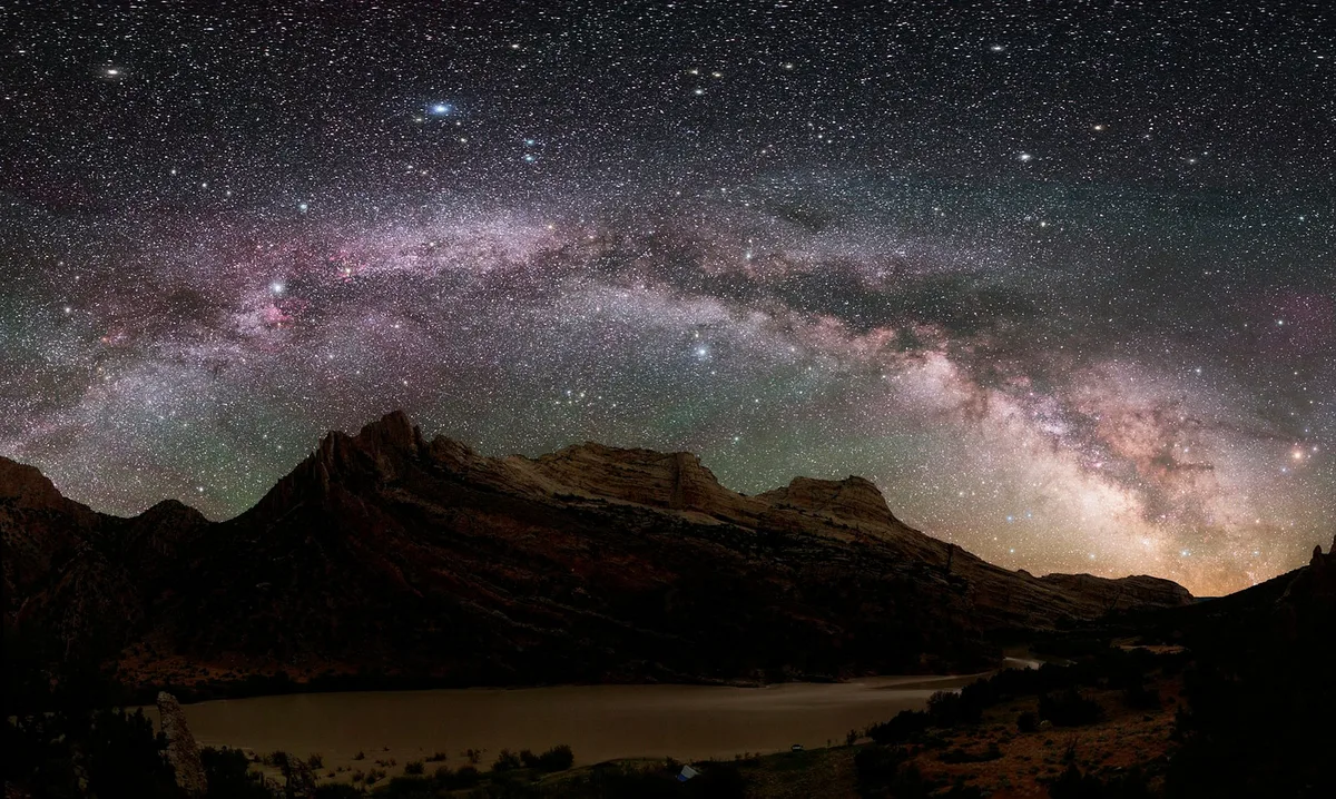 Imagen de portada de «Stephen Hawking, el explorador de la realidad y del tiempo».