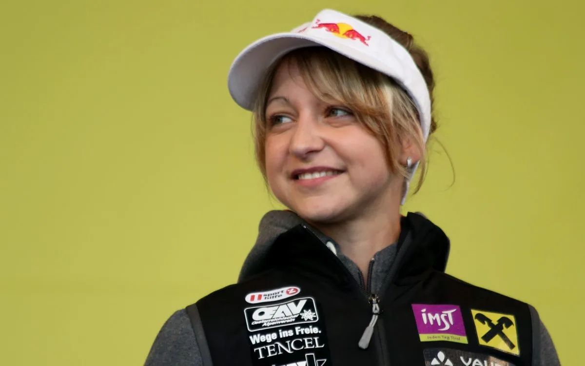 Imagen de portada de «2017: año de la escalada femenina: Angela Eiter encadena el primer 5.15b femenino».