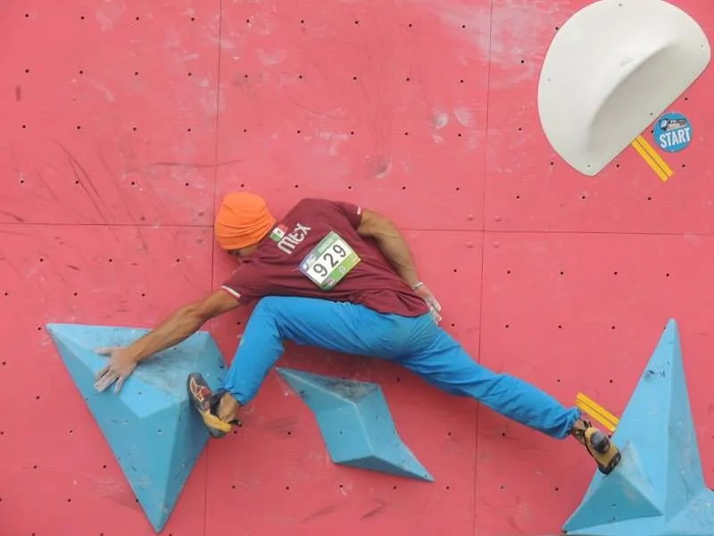 Imagen de portada de «Tres mexicanos en el Mundial Juvenil de Escalada.».